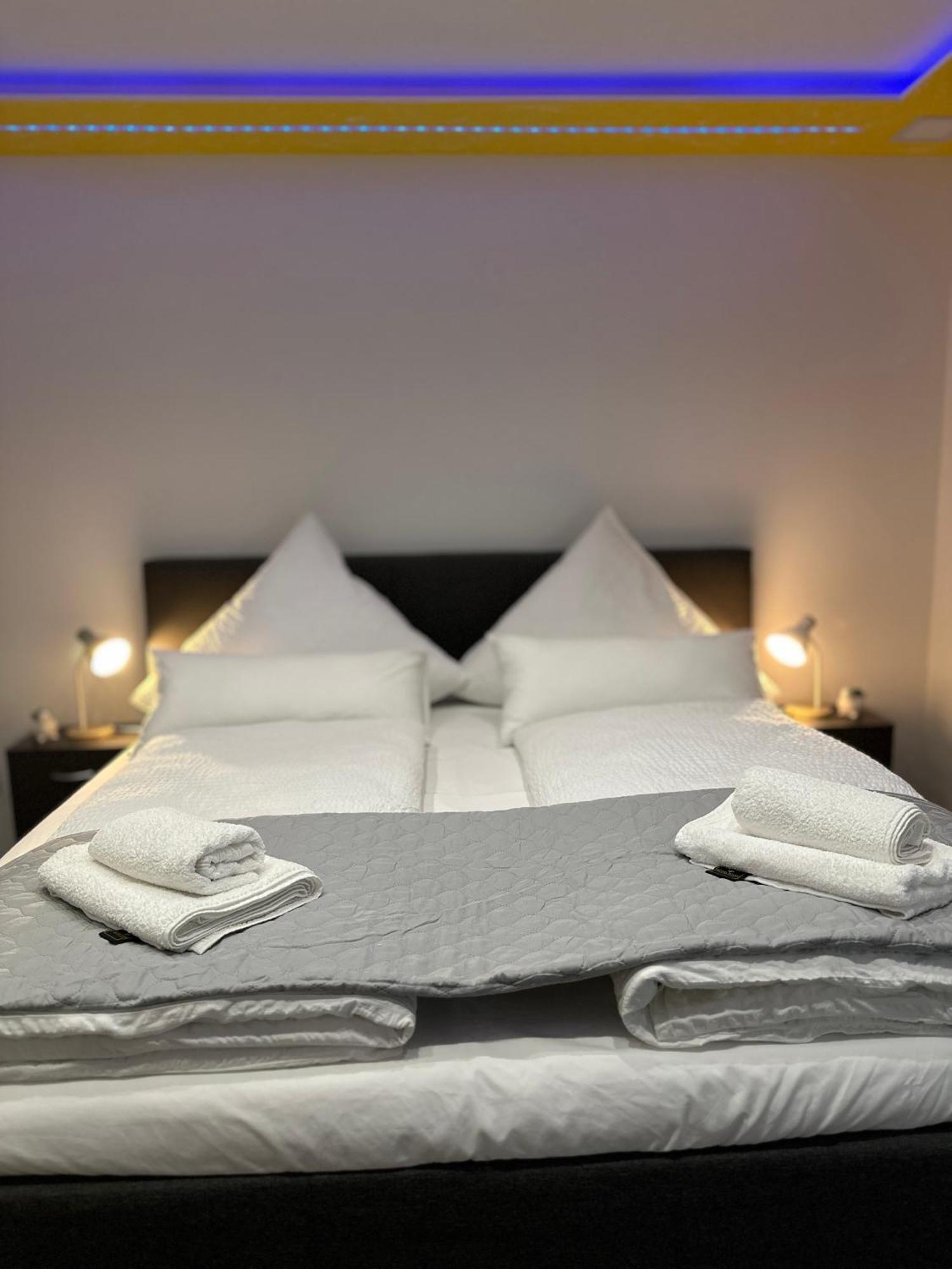 Modern Apartments Neuburg P - Top - 2 Zimmer, Komfort, Balkon, Wi-Fi, Smart Tv, Grosse Dusche, Kueche Neubourg-sur-le-Danube Extérieur photo
