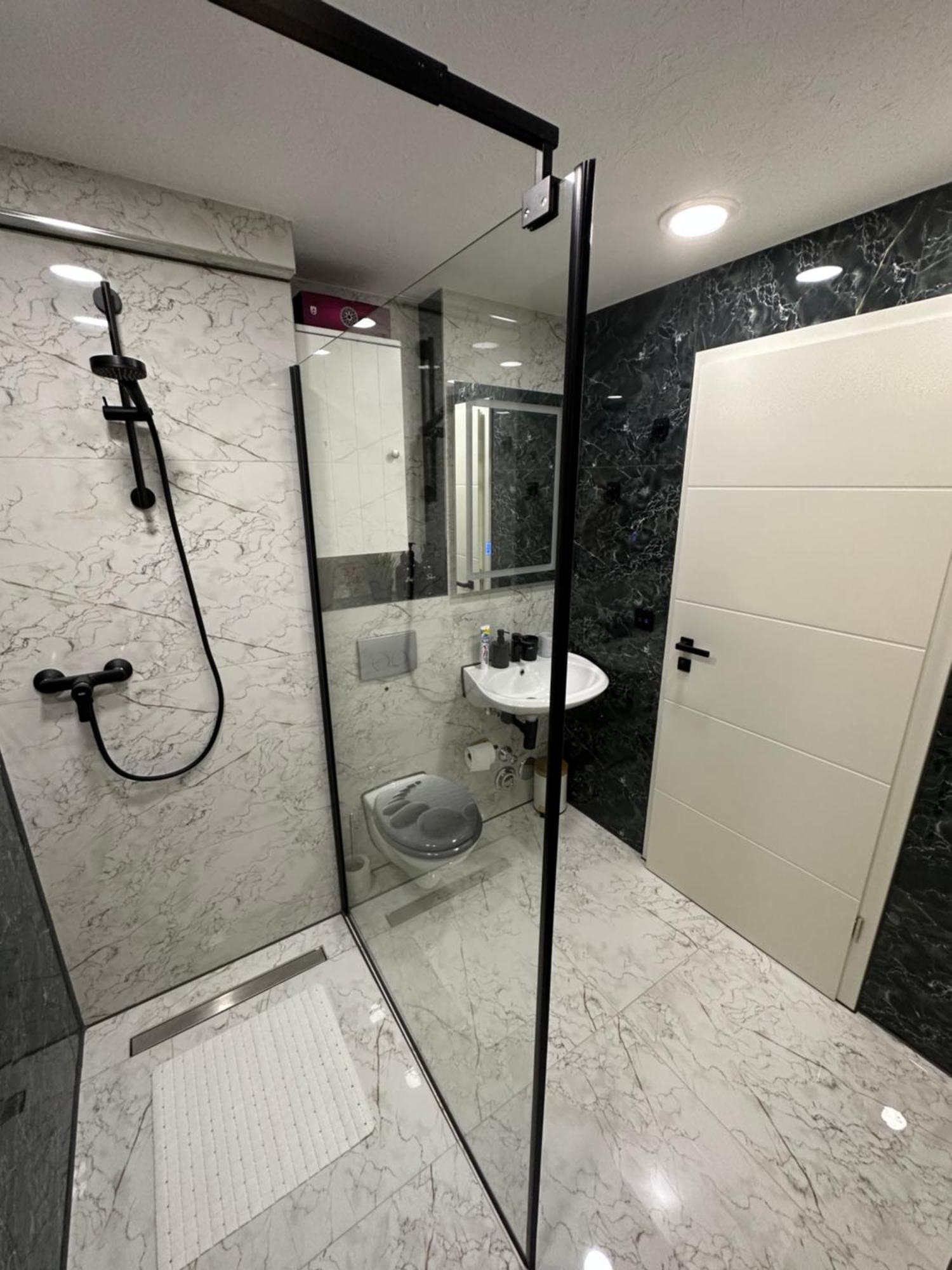 Modern Apartments Neuburg P - Top - 2 Zimmer, Komfort, Balkon, Wi-Fi, Smart Tv, Grosse Dusche, Kueche Neubourg-sur-le-Danube Extérieur photo